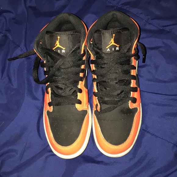 Shattered Backboard Vibes On This Air Jordan 1 Mid - Picture 3 of 5